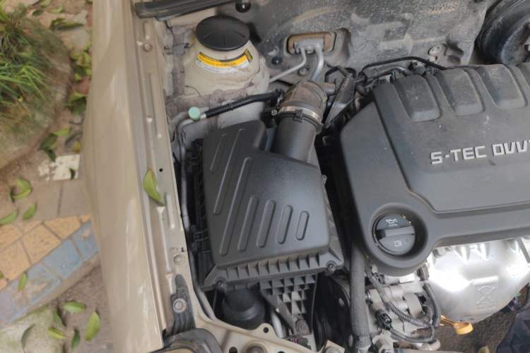 Used Buick Excelle 2015 1.5L Manual Classic Trim Engine Bay Right