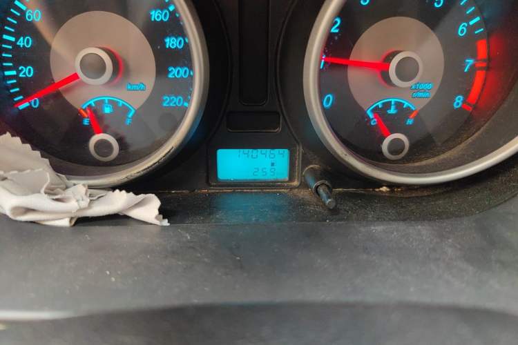 Used Buick Excelle 2015 1.5L Manual Classic Trim Odometer Close Up