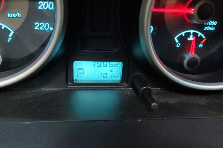 Used Buick Excelle 2015 1.5L Automatic Classic Model Odometer Close Up