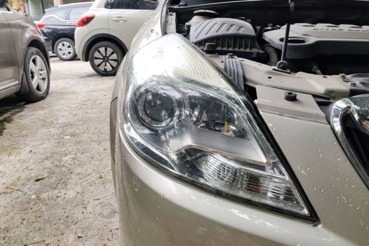 Used Buick Excelle 2015 1.5L Automatic Classic Model Right Front Headlight