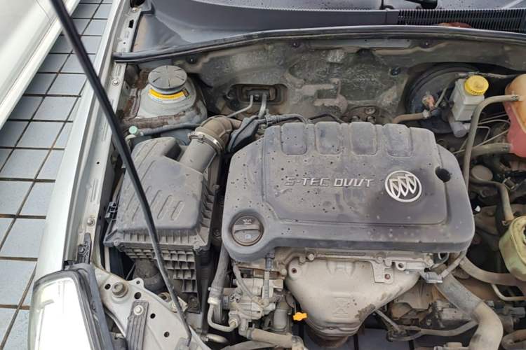 Used Buick Excelle 2015 1.5L Automatic Classic Model Engine Bay Right