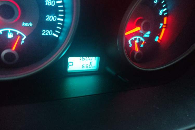 Used Buick Excelle 2015 1.5L Automatic Classic Model Odometer Close Up