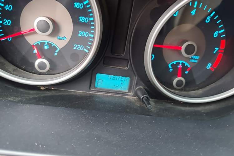 Used Buick Excelle 2015 1.5L Automatic Classic Model Odometer Close Up