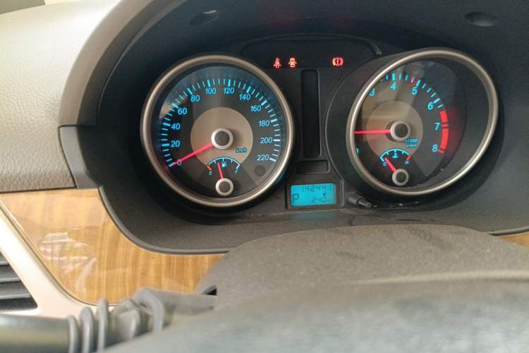 Used Buick Excelle 2015 1.5L Automatic Classic Model Odometer Close Up