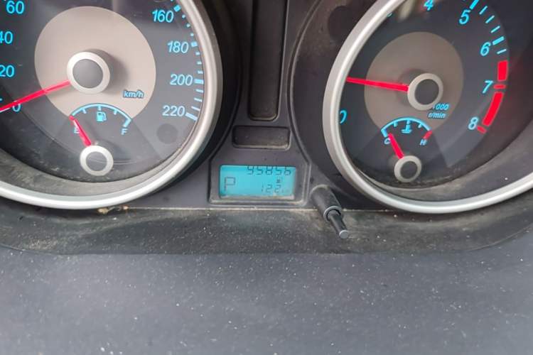 Used Buick Excelle 2015 1.5L Automatic Classic Model Odometer Close Up