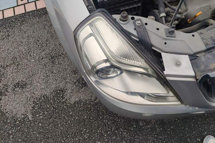 Used Buick Excelle 2015 1.5L Automatic Classic Model Right Front Headlight