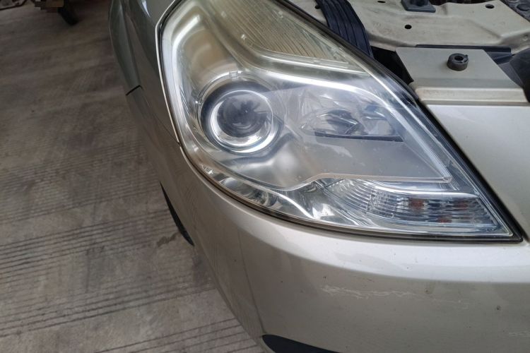 Used Buick Excelle 2015 1.5L Automatic Classic Model Right Front Headlight