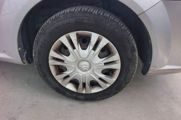 Used Buick Excelle 2015 1.5L Automatic Classic Model Right Front Wheel Hub
