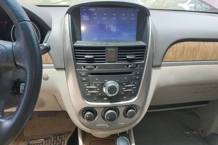 Used Buick Excelle 2015 1.5L Automatic Luxury Edition Audio And AC Panel