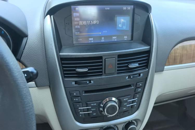 Used Buick Excelle 2015 1.5L Automatic Classic Model Audio And AC Panel