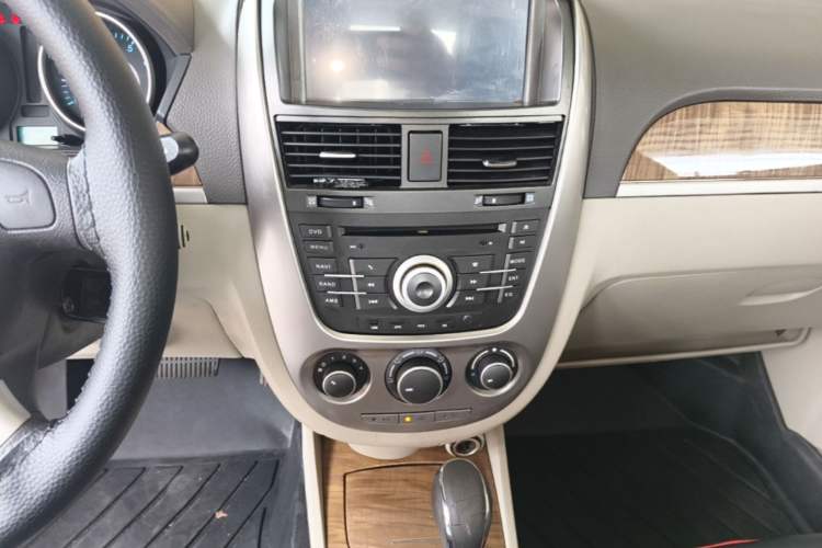 Used Buick Excelle 2015 1.5L Automatic Classic Model Audio And AC Panel