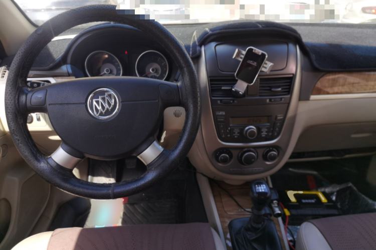 Used Buick Excelle 2015 1.5L Manual Luxury Model Center Console