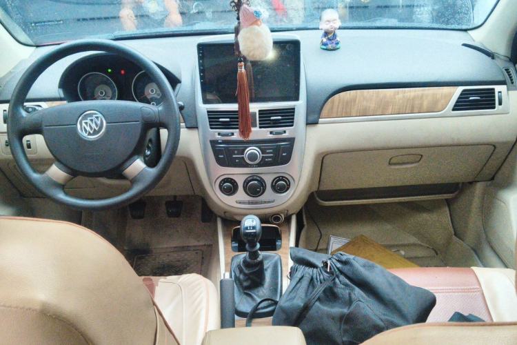 Used Buick Excelle 2015 1.5L Manual Luxury Model Center Console