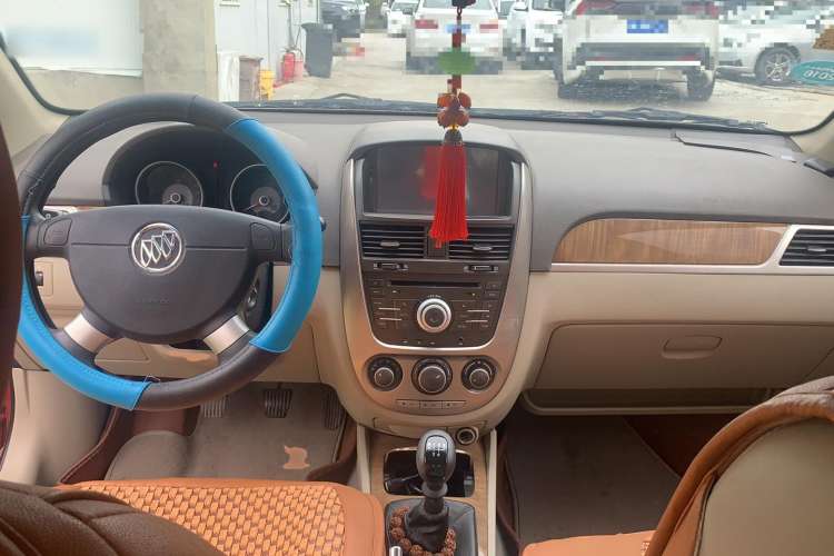 Used Buick Excelle 2015 1.5L Manual Classic Trim Center Console