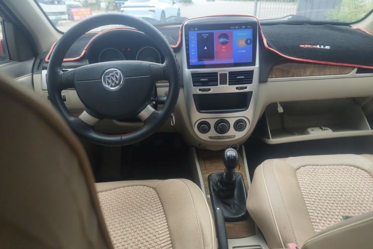 Used Buick Excelle 2015 1.5L Manual Classic Trim Center Console