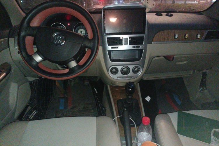 Used Buick Excelle 2015 1.5L Manual Classic Trim Center Console