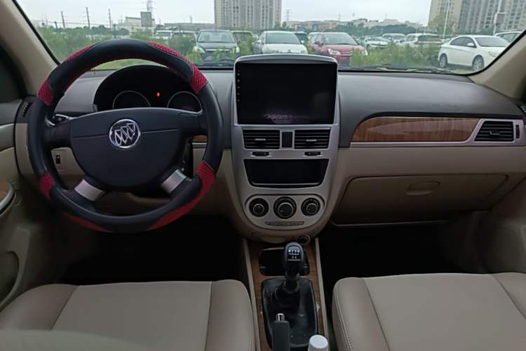 Used Buick Excelle 2015 1.5L Manual Classic Trim Center Console