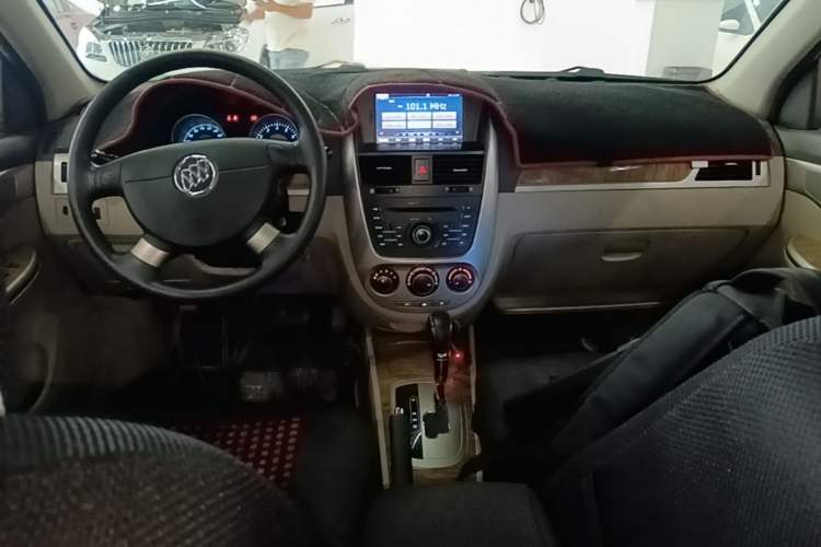 Used Buick Excelle 2015 1.5L Automatic Classic Model Center Console