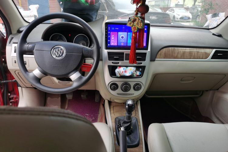 Used Buick Excelle 2015 1.5L Manual Classic Trim Center Console
