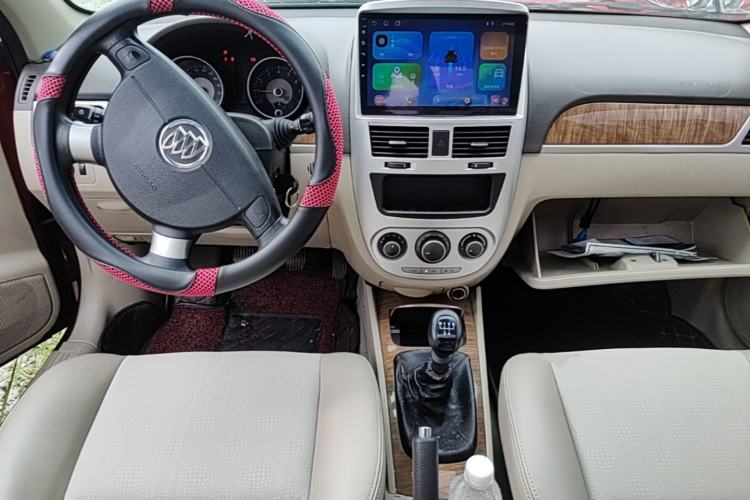 Used Buick Excelle 2015 1.5L Manual Classic Trim Center Console
