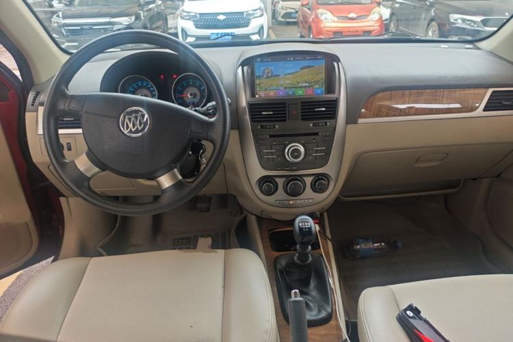 Used Buick Excelle 2015 1.5L Manual Classic Trim Center Console