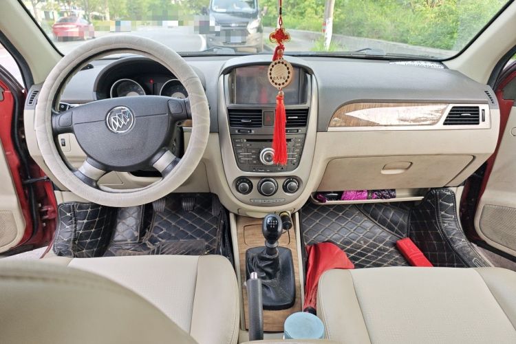 Used Buick Excelle 2015 1.5L Manual Classic Trim Center Console