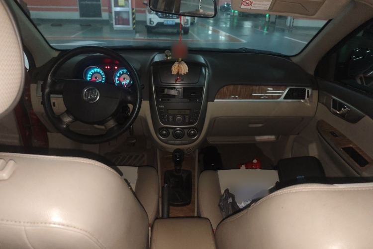 Used Buick Excelle 2015 1.5L Manual Classic Trim Center Console