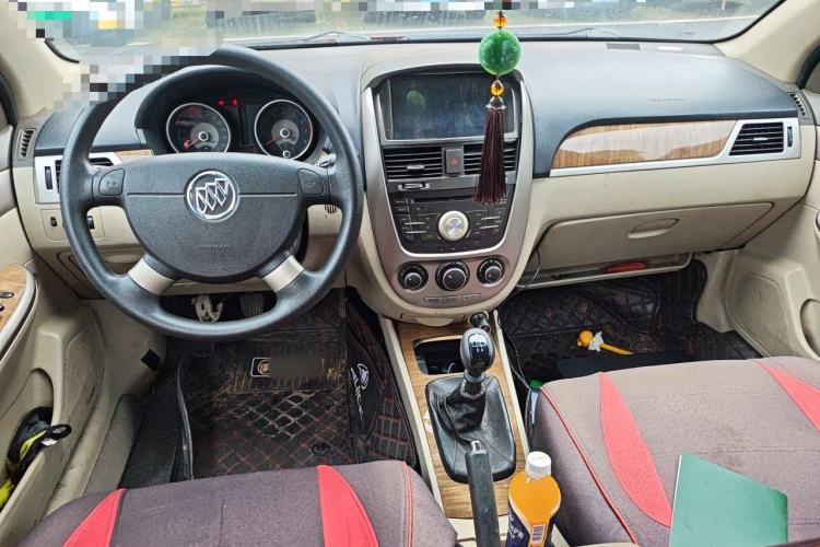 Used Buick Excelle 2015 1.5L Manual Classic Trim Center Console