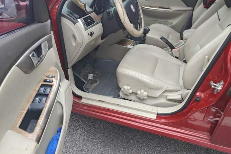 Used Buick Excelle 2015 1.5L Manual Luxury Model Driver Seat