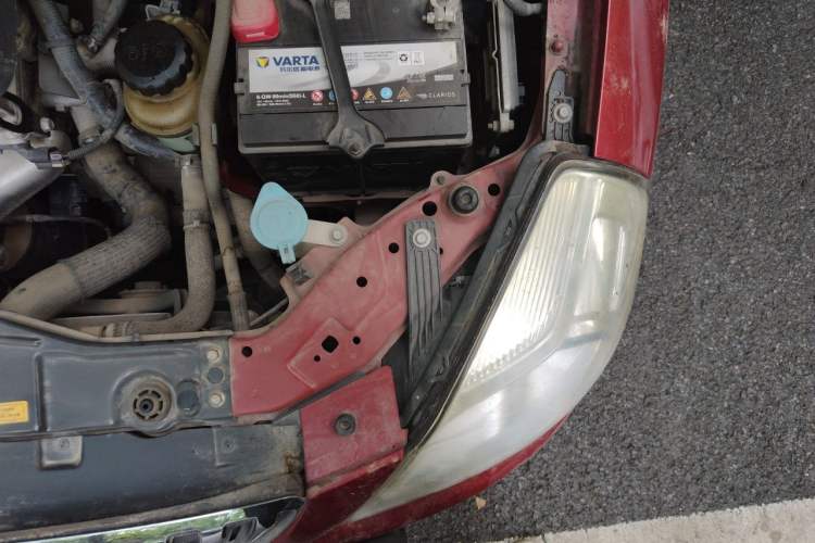 Used Buick Excelle 2015 1.5L Automatic Classic Model Engine Bay Left