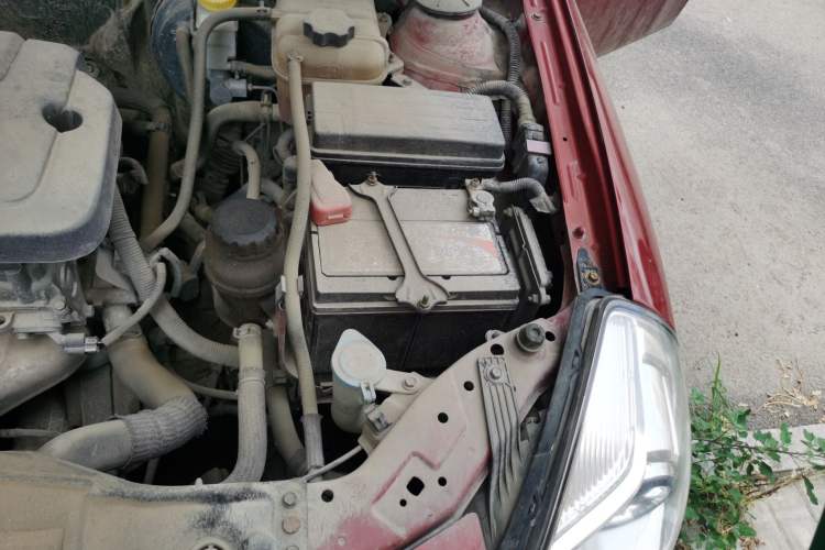 Used Buick Excelle 2015 1.5L Manual Classic Trim Engine Bay Left