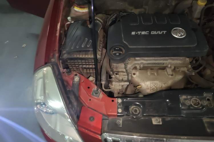 Used Buick Excelle 2015 1.5L Manual Classic Trim Engine Bay Right