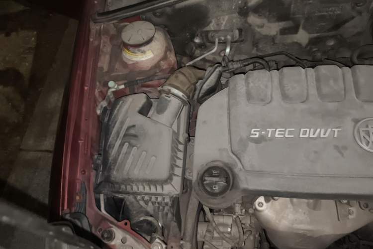 Used Buick Excelle 2015 1.5L Automatic Classic Model Engine Bay Right