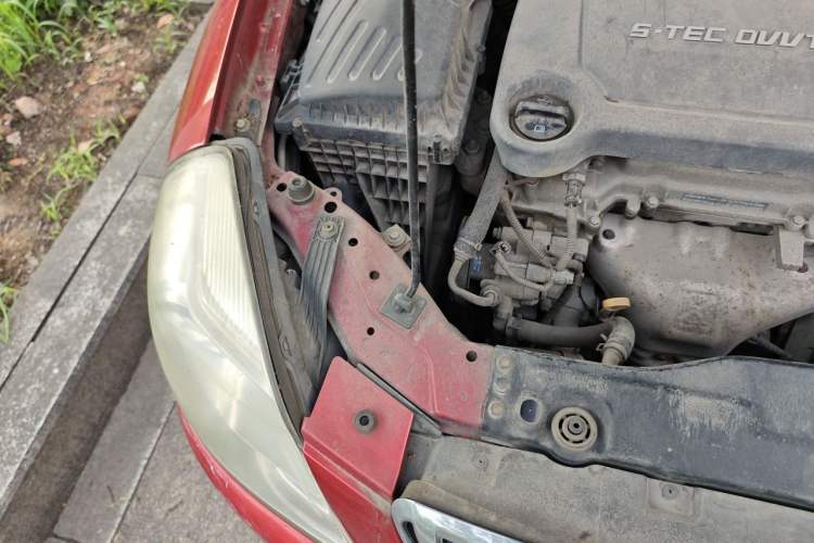 Used Buick Excelle 2015 1.5L Manual Classic Trim Engine Bay Right