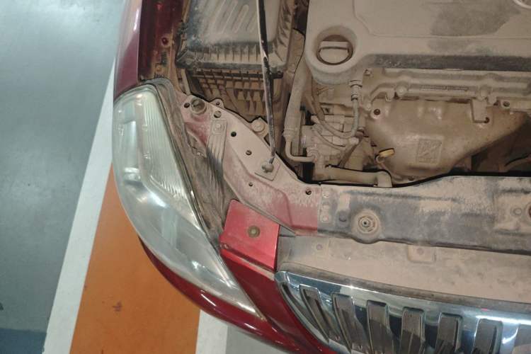 Used Buick Excelle 2015 1.5L Manual Classic Trim Engine Bay Right