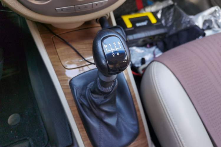 Used Buick Excelle 2015 1.5L Manual Luxury Model Gear Lever