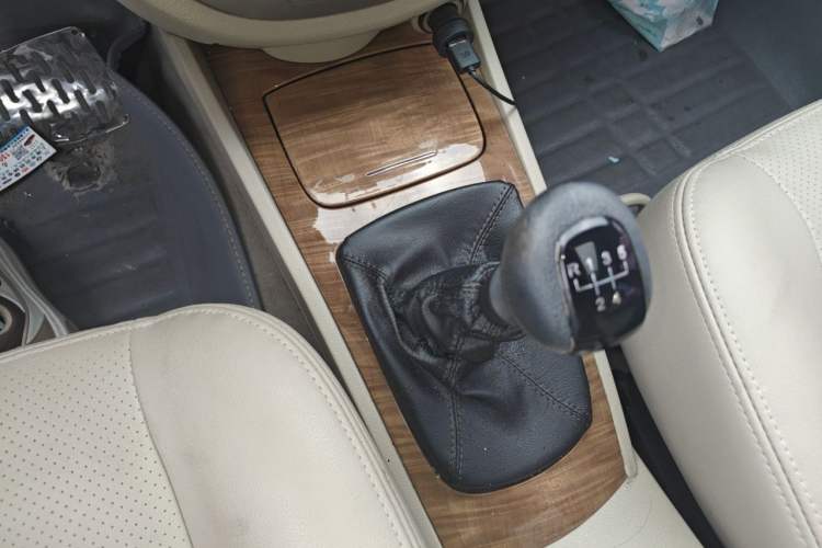 Used Buick Excelle 2015 1.5L Manual Luxury Model Gear Lever