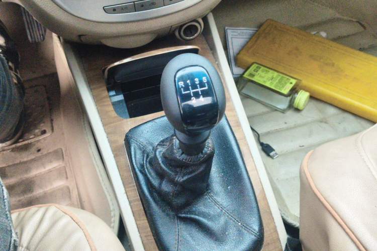 Used Buick Excelle 2015 1.5L Manual Luxury Model Gear Lever