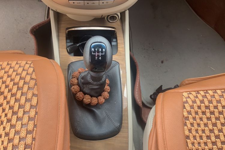 Used Buick Excelle 2015 1.5L Manual Classic Trim Gear Lever