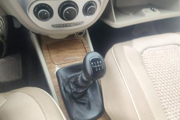 Used Buick Excelle 2015 1.5L Manual Classic Trim Gear Lever