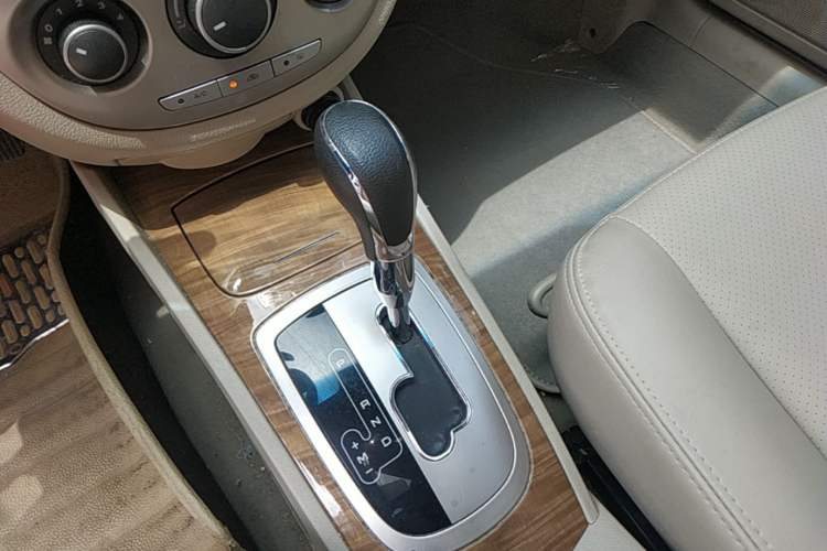 Used Buick Excelle 2015 1.5L Automatic Luxury Edition Gear Lever
