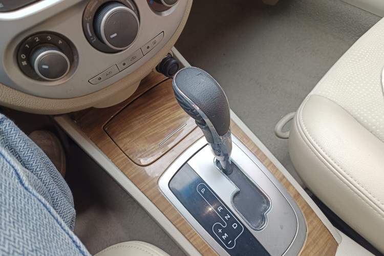 Used Buick Excelle 2015 1.5L Automatic Classic Model Gear Lever