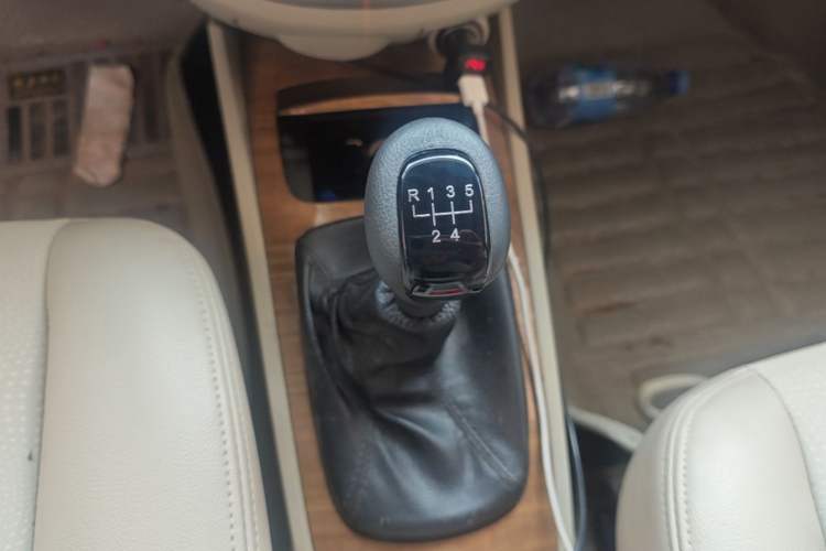 Used Buick Excelle 2015 1.5L Manual Classic Trim Gear Lever