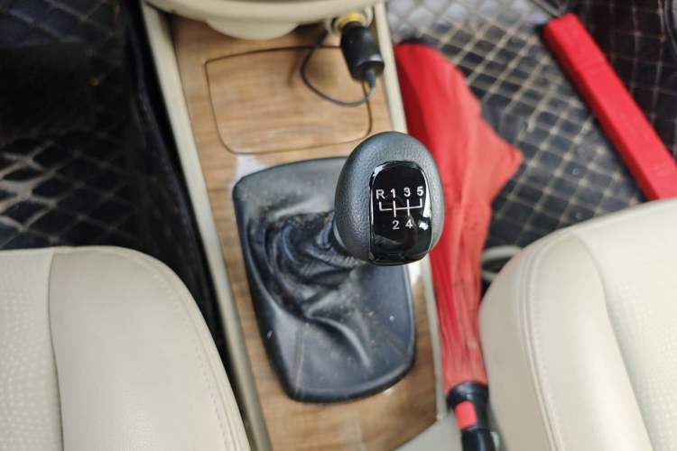 Used Buick Excelle 2015 1.5L Manual Classic Trim Gear Lever