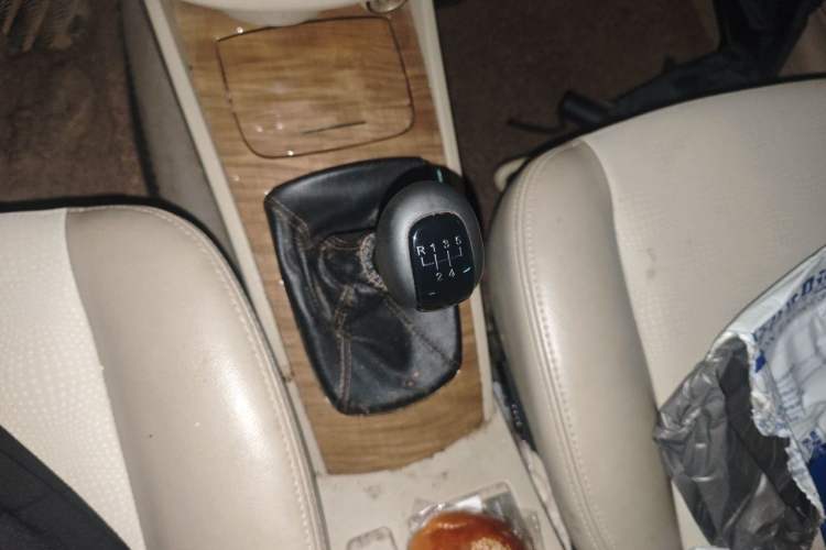 Used Buick Excelle 2015 1.5L Manual Classic Trim Gear Lever