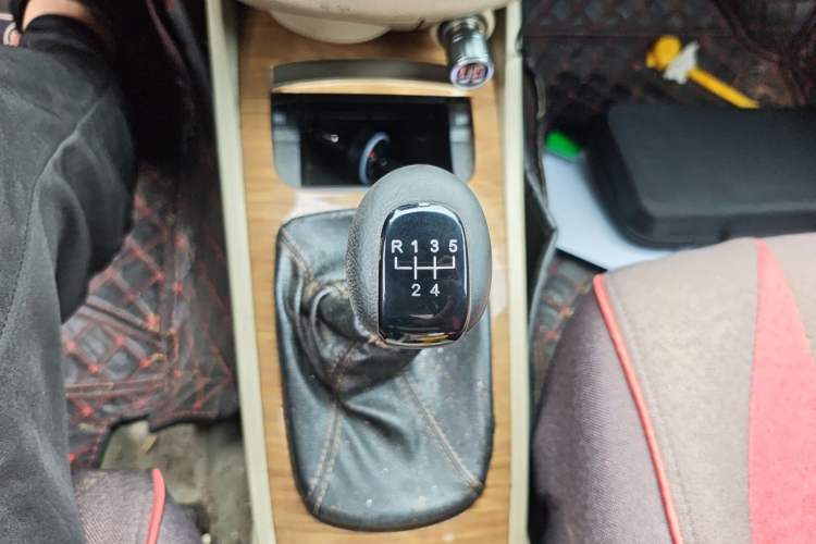 Used Buick Excelle 2015 1.5L Manual Classic Trim Gear Lever