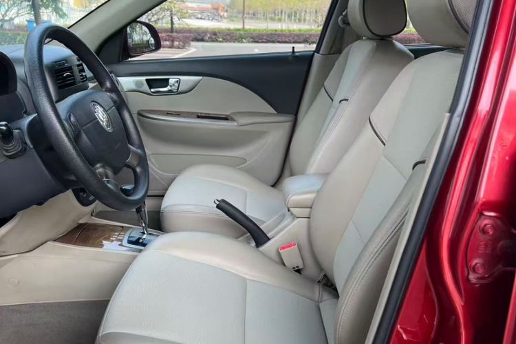 Used Buick Excelle 2015 1.5L Automatic Classic Model Interior 3