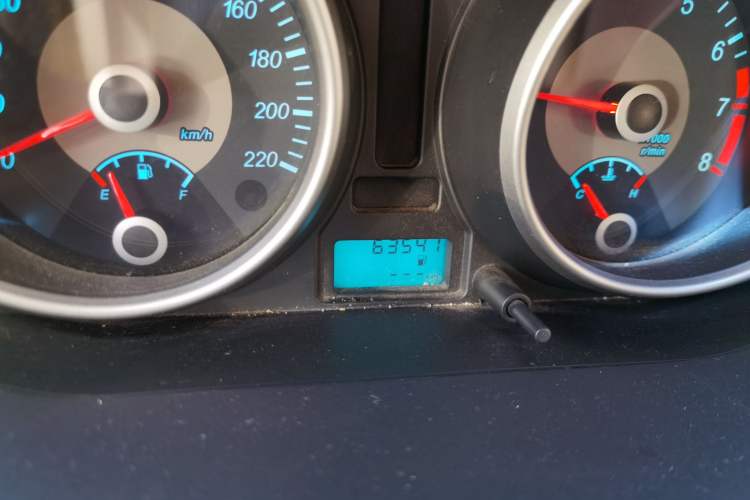 Used Buick Excelle 2015 1.5L Manual Luxury Model Odometer Close Up