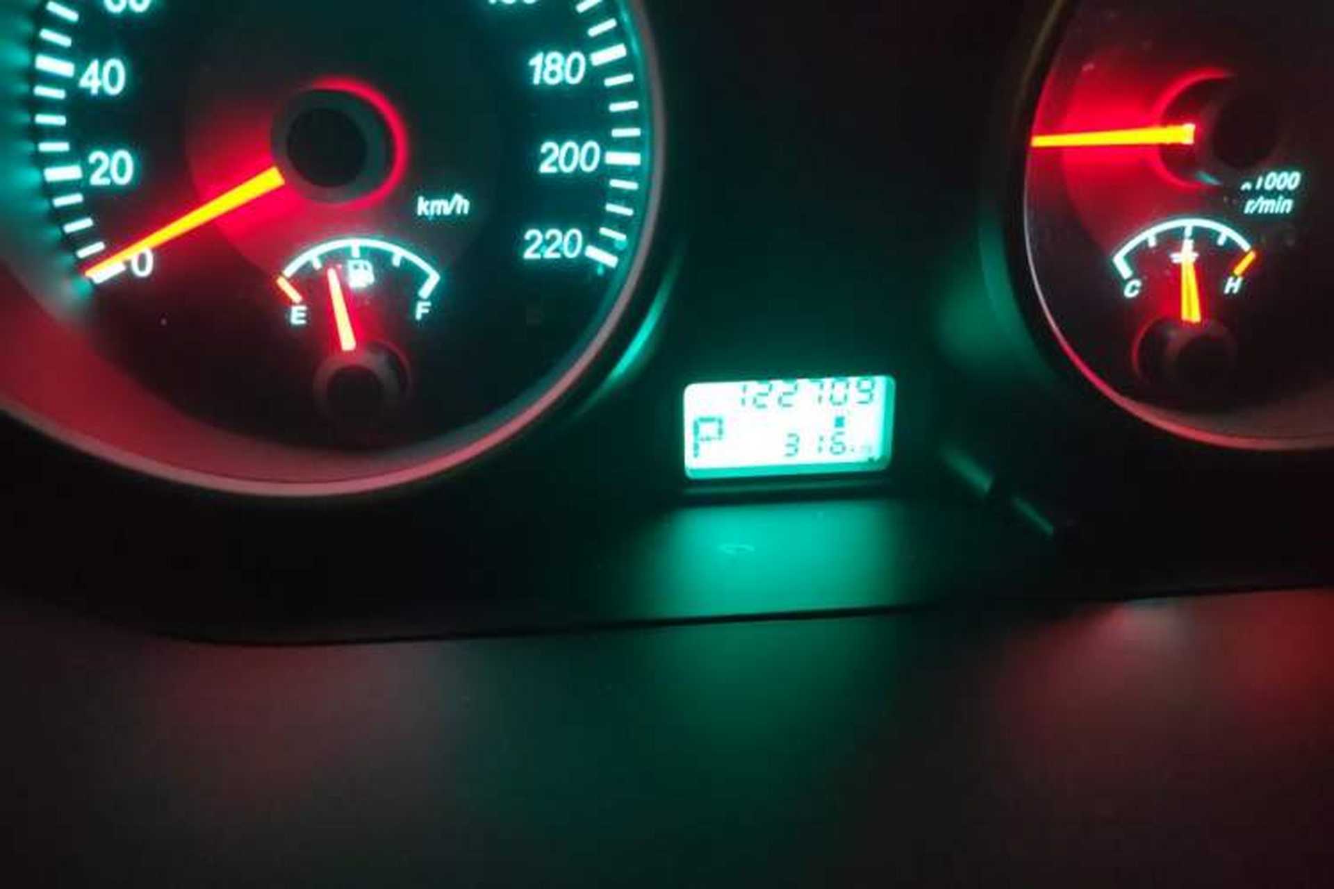 Used Buick Excelle 2015 1.5L Automatic Classic Model Odometer Close Up