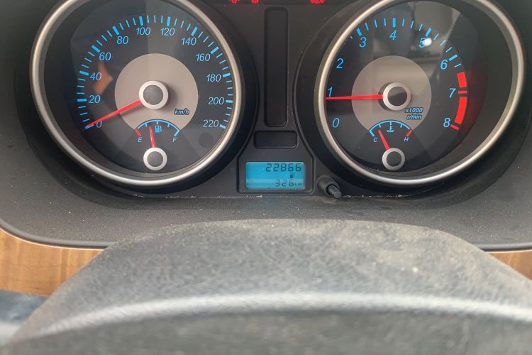 Used Buick Excelle 2015 1.5L Manual Classic Trim Odometer Close Up